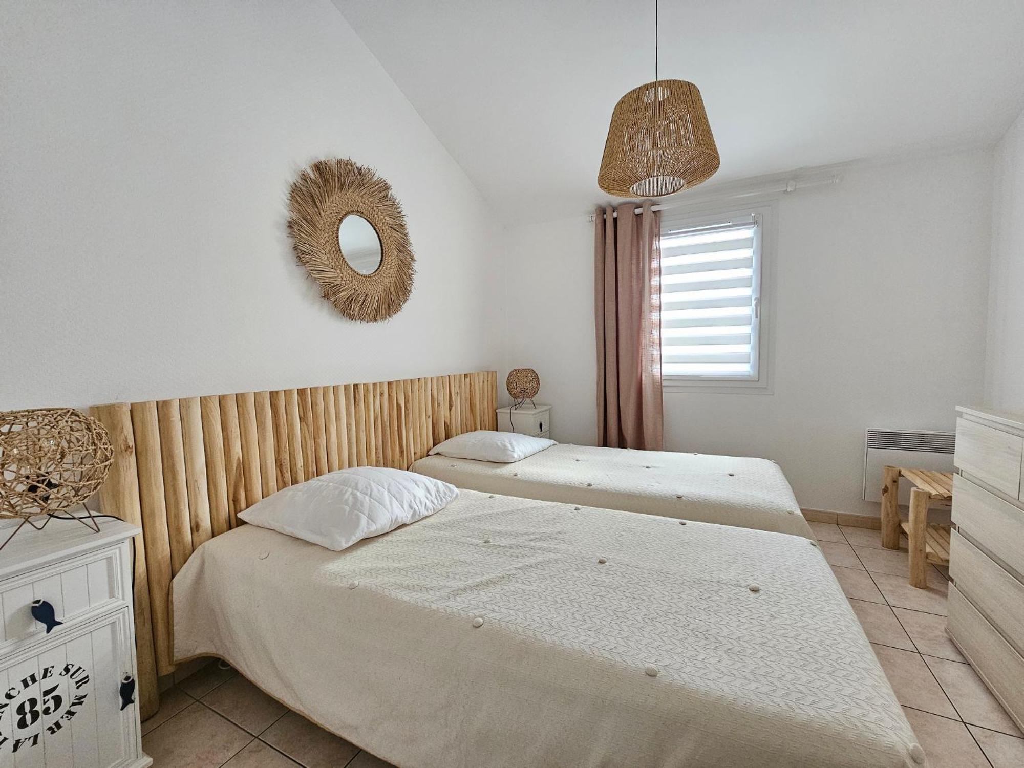 Villa Maisonnettes Au Confort Optimal, A 300m Et 100m Commerces, Parfaite Pour Les Familles - Fr-1-476-75 *